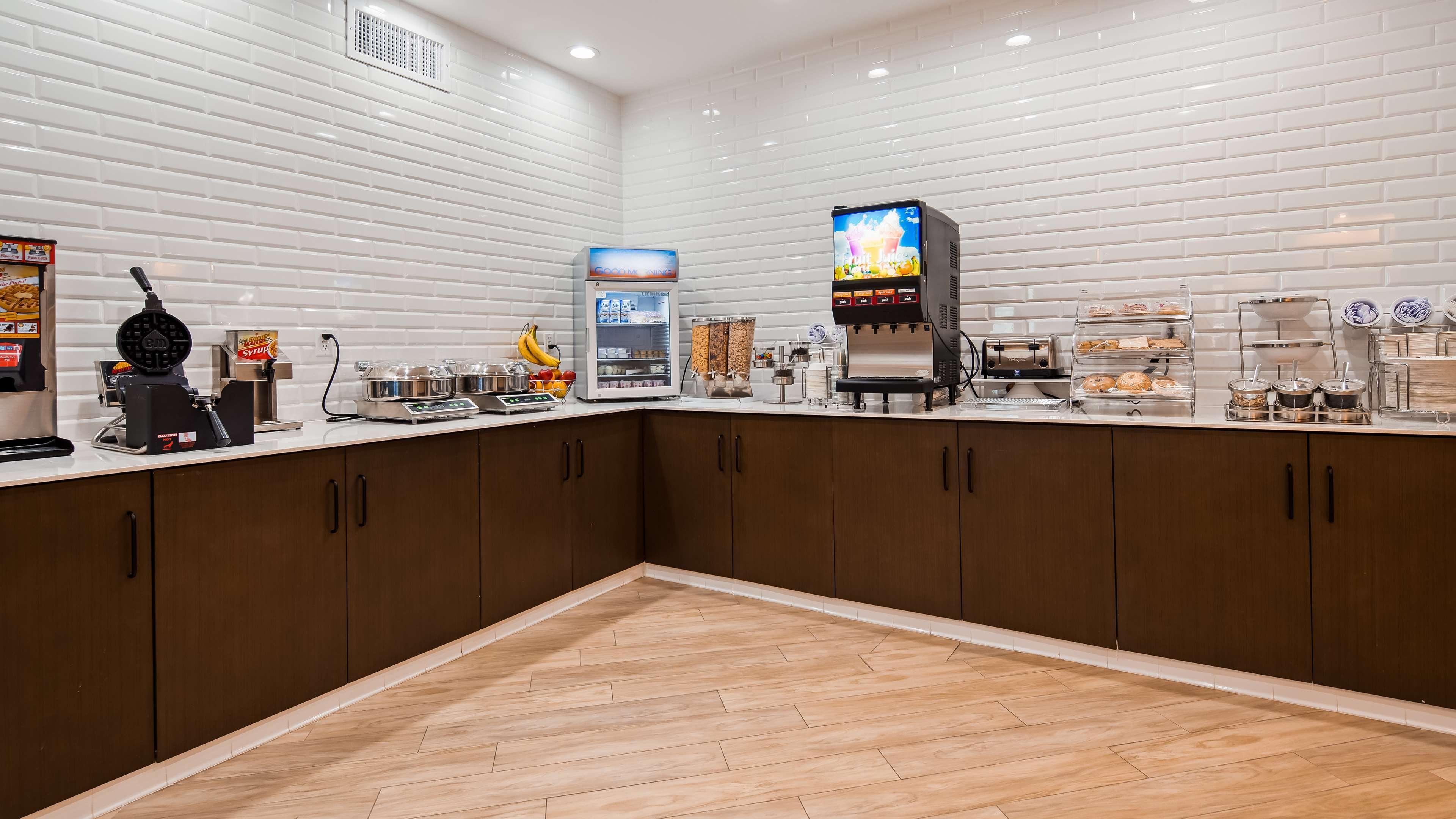 Best Western Plus New Barstow Inn & Suites Exterior photo
