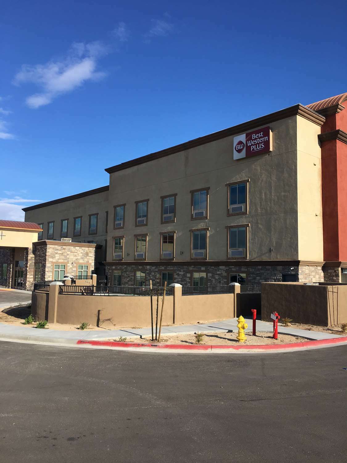 Best Western Plus New Barstow Inn & Suites Exterior photo